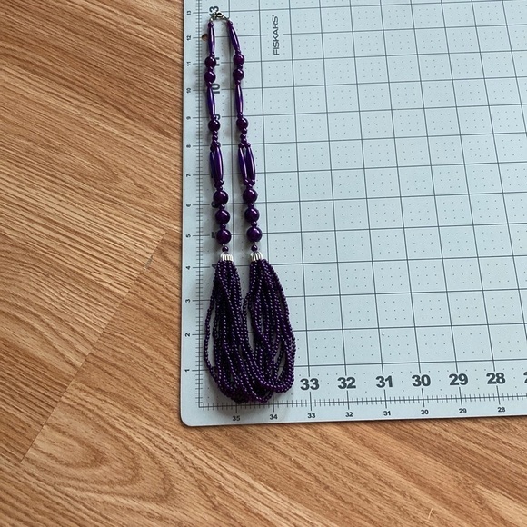 2 vintage bead necklaces. 2 different lengths, 2 main colours, purple. - Picture 8 of 8
